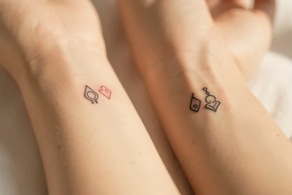 35 Pretty Mother Daughter Tattoos That Aren’t Boring